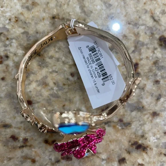 NWT Betsey Johnson Rose Crystal Hinged Gold Tone Bangle Bracelet - Picture 4 of 4